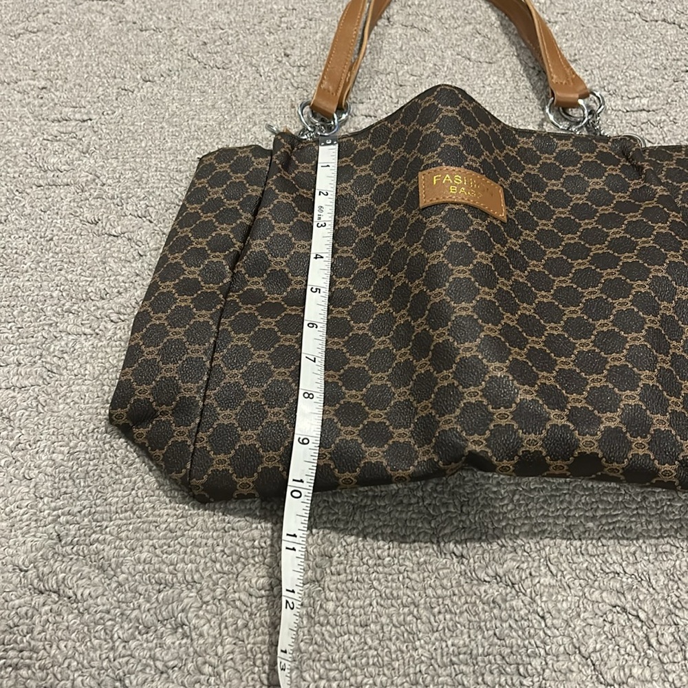 NWT Elegant Brown & Tan Checkered Women's Bag With Silver Tone Hardware 16x10 - Picture 5 of 5